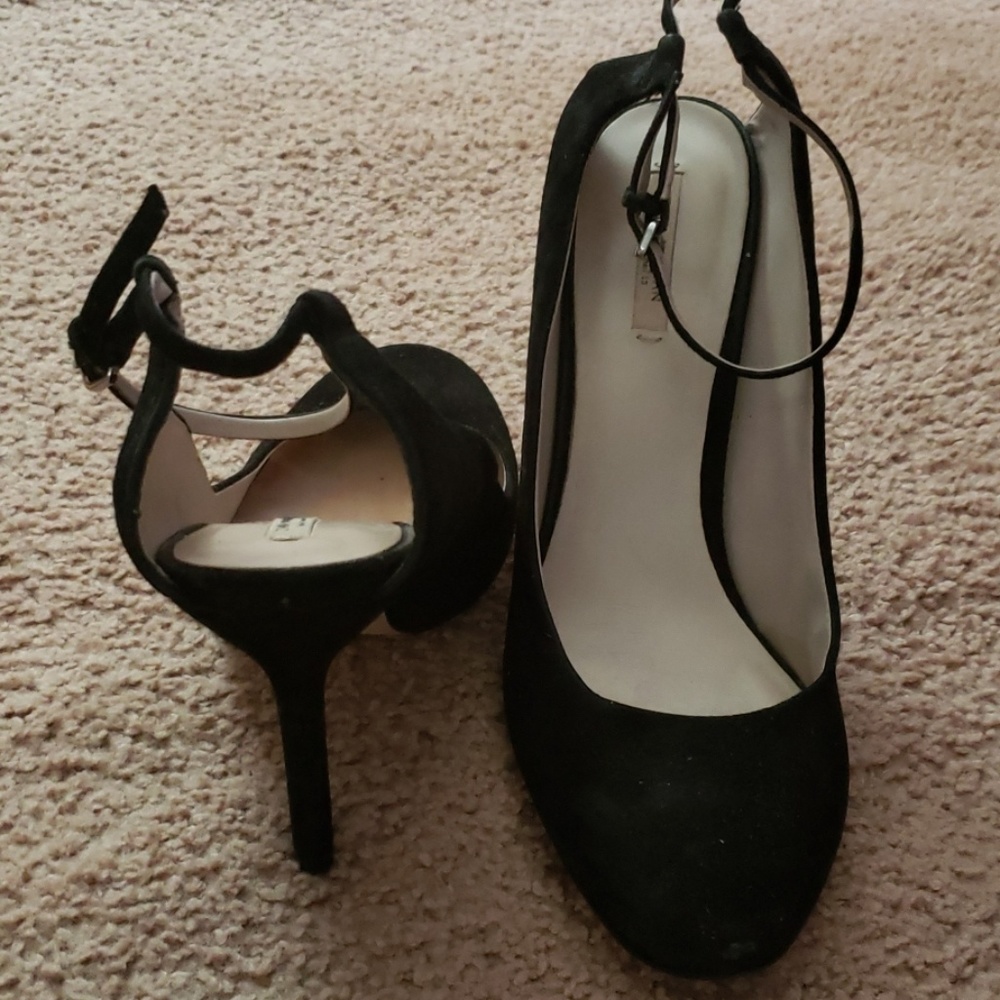 Shoes - Picture 2 of 8